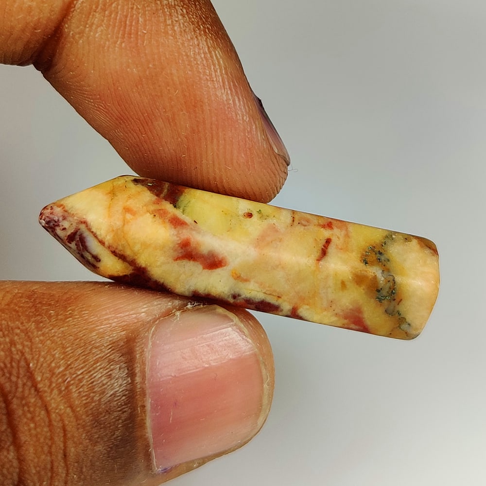 33.00 Ct Natural Mookaite Jasper Quartz Bullet Shaped Cab (1 of 2)