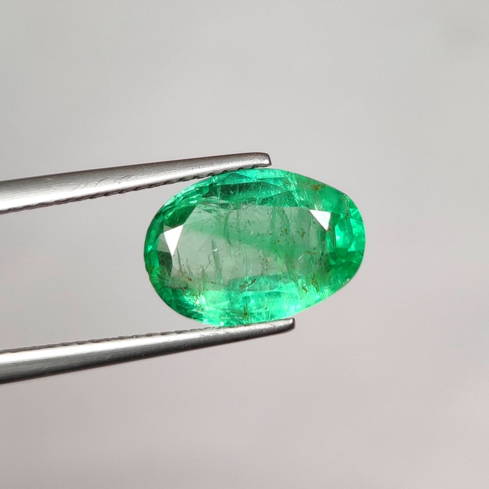 3.69 Ct Natural Zambian Green Emerald Oval Mixed Cut - 2