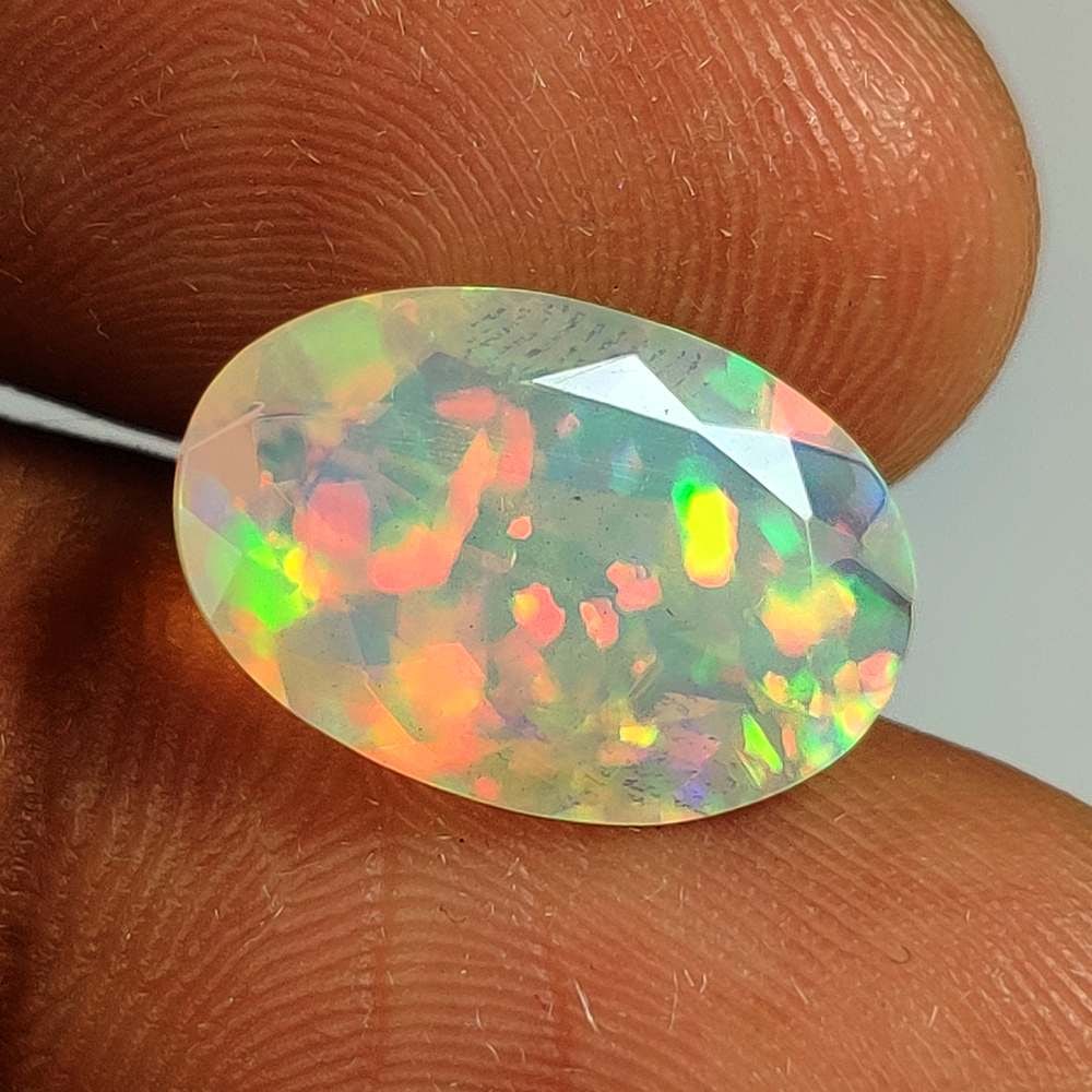 3.72 Ct Natural Multicolor Welo Opal Flash Fire Oval Cut (1 of 3)