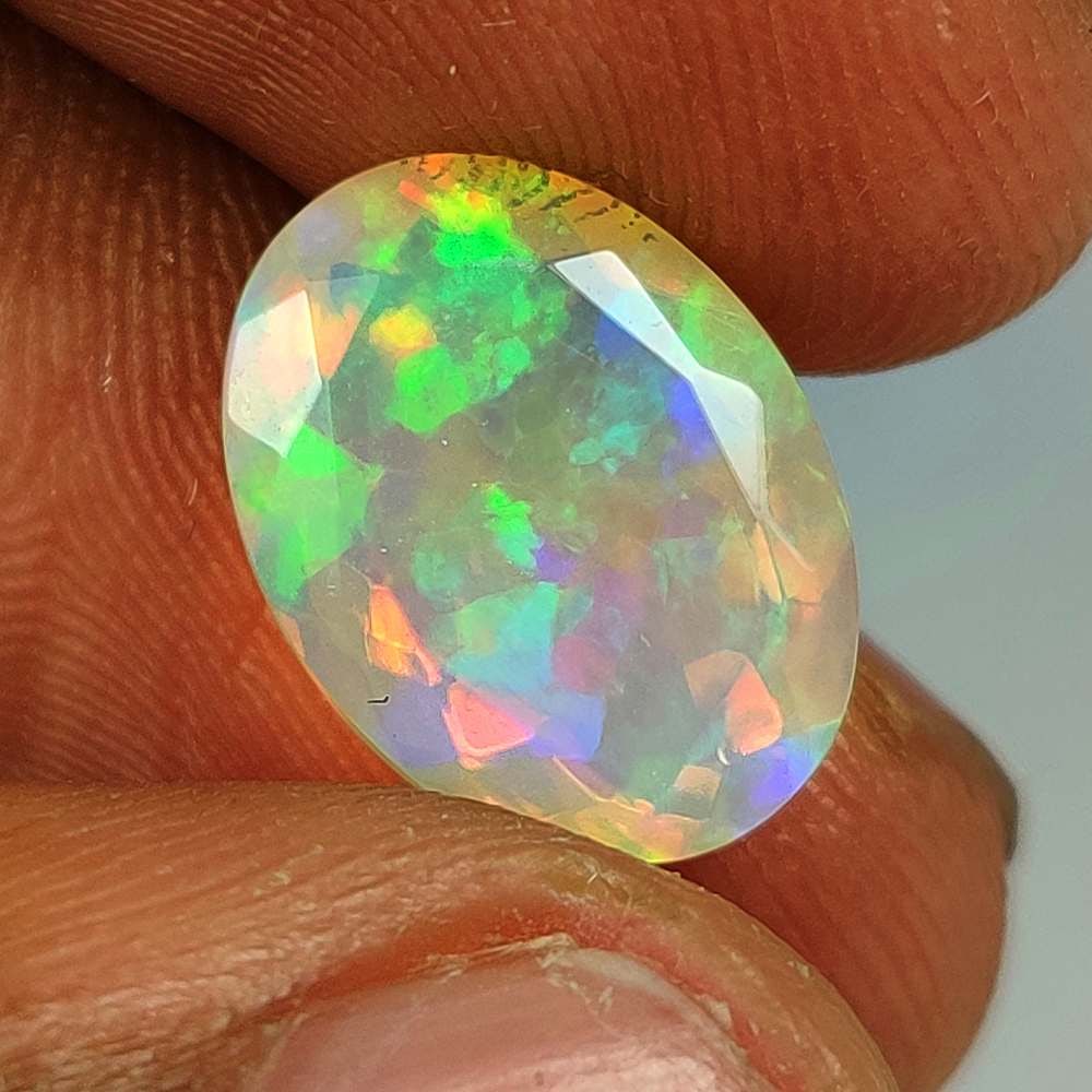 3.52 Ct Natural Multicolor Welo Opal Top Fire Oval Cut (1 of 3)