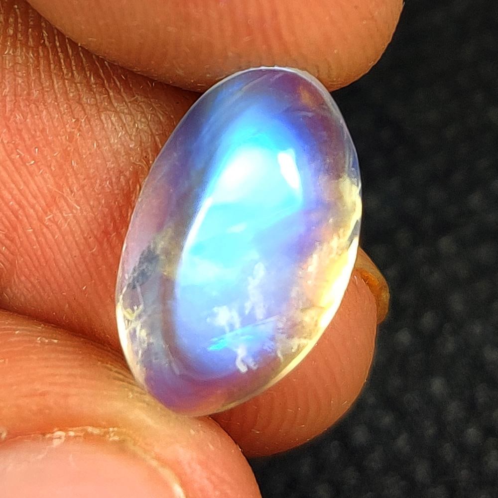 6.28 Ct Natural Blue Tint Moonstone OVal Cab (1 of 2)