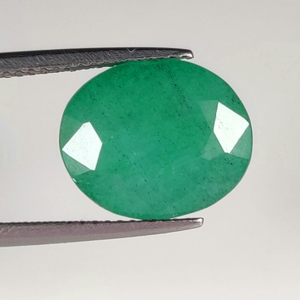 7.75 Ct Natural Green Emerald Oval Cut (1 of 2)