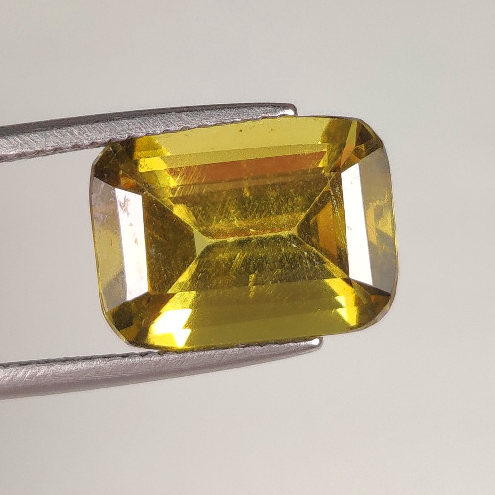 7.00 Ct Natural Yellow Beryl Octagon Cut (1 of 2)