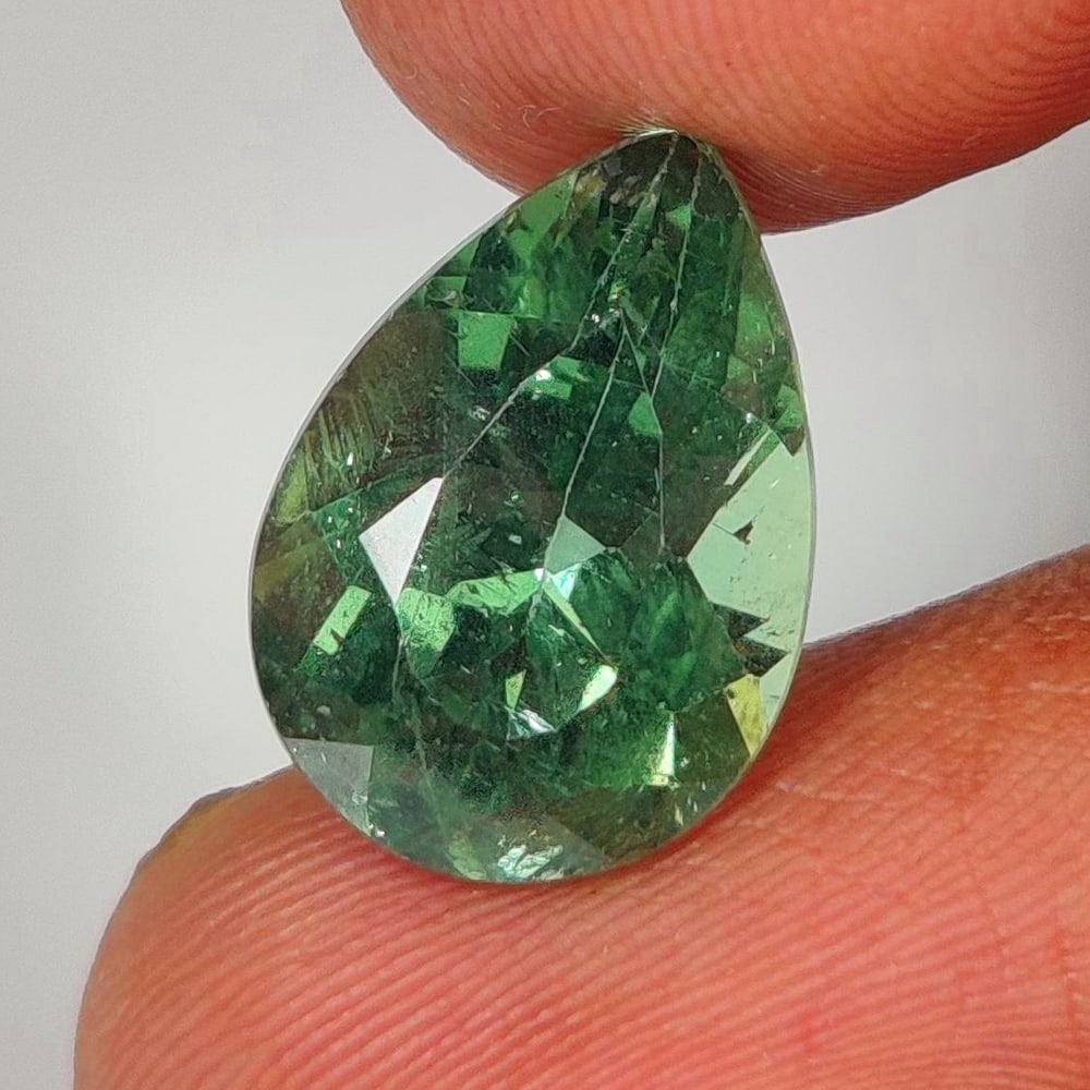 5.86 Ct Natural Green Beryl Pear Cut (1 of 2)