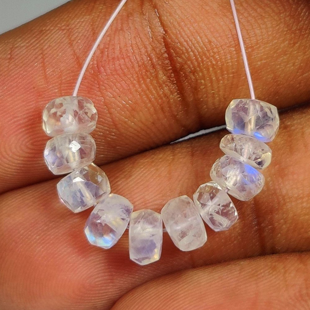 6.69 Ct Natural Blue Tint Moonstone Round Cut Beads (1 of 2)