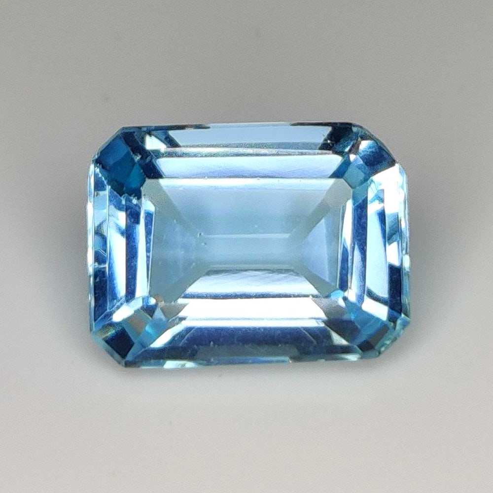 12.33 Ct Natural Blue Topaz Octagon Cut (1 of 2)