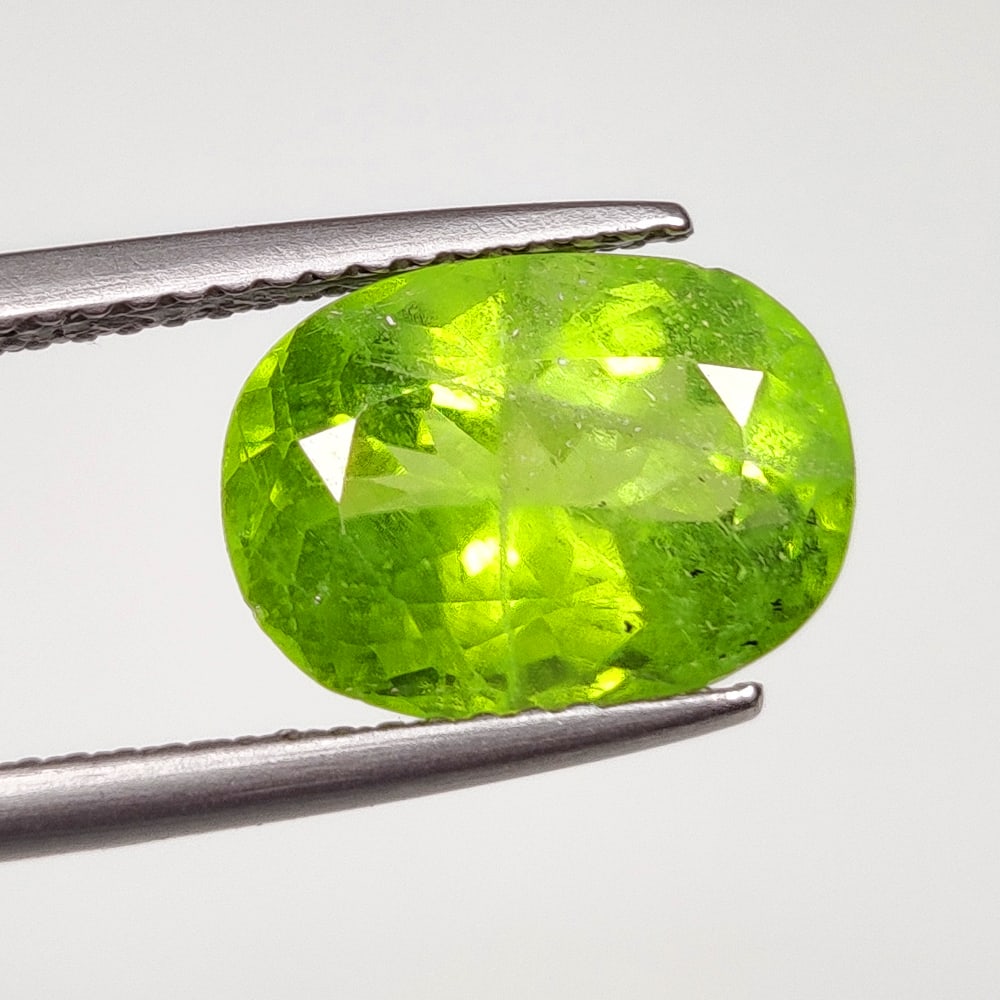 4.13 Ct Natural Green Peridot Oval Cut (1 of 2)