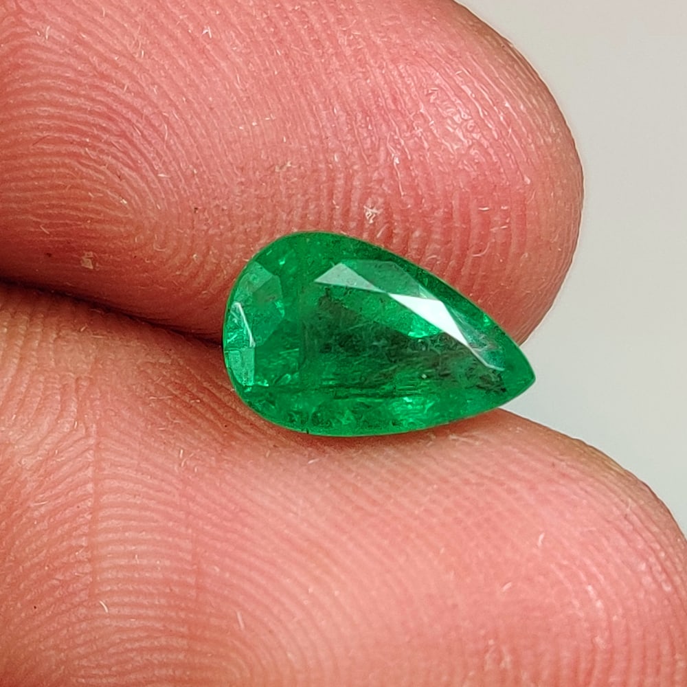 1.46 Ct Natural Zambian Green Emerald Pear Cut ( RTXY): Weight - 1.46 Ct / Size - 9.60 x 6.20 x 4.40 mm / Shape - Pear Cut / Color - Green / Clarity - SI / Origin - Zambia / Treatment - Natural Emeralds are commonly enhanced by oil