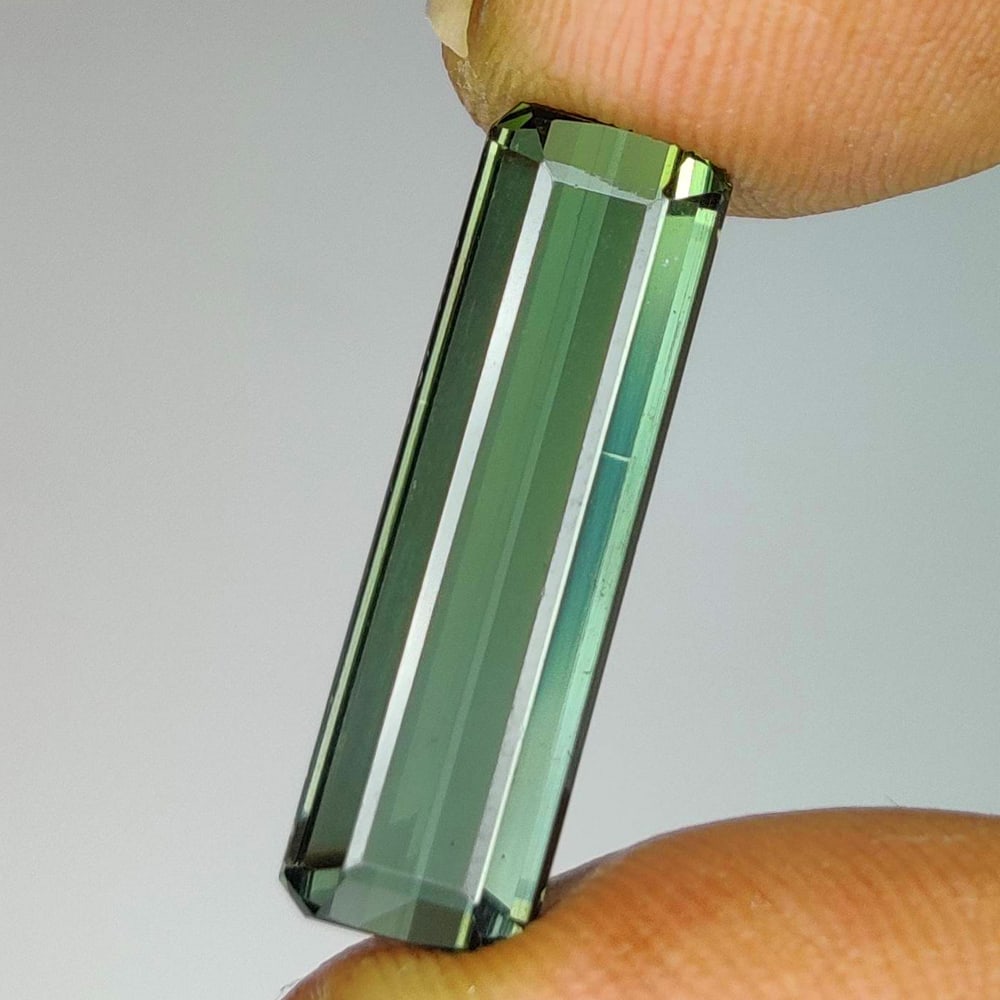 6.46 Ct Natural Green Tourmaline Octagon Cut: Weight : 6.46 Ct / Dimensions : 19.30 x 6.00 x 5.00 mm / Shape : Octagon Cut / Color : Bluish green / Transparency : Transparent / Treatment : No any treatment