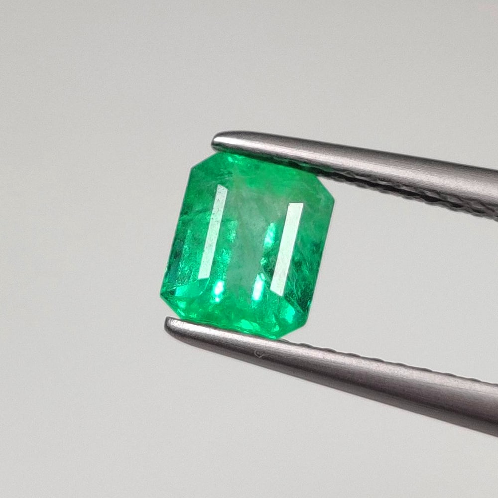 0.95 Ct Natural Zambian Emerald Octagon Cut (1 of 2)