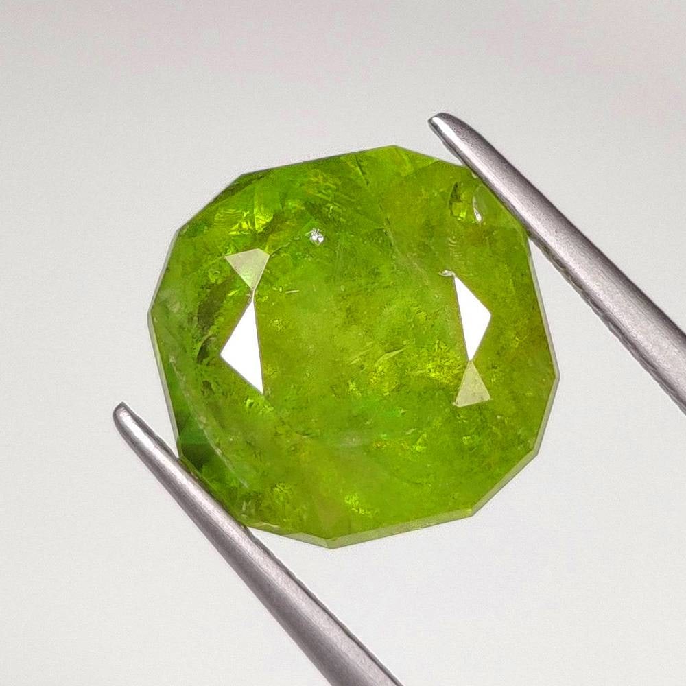 7.83 Ct Natural Green Sphene Cushion Fancy Cut: Weight : 7.83 Ct / Dimensions : 11.20 x 11.20 x 7.80 mm / Shape : Cushion Cut / Color : Yellowish Green / Transparency : Transparent / Treatment : No any treatment