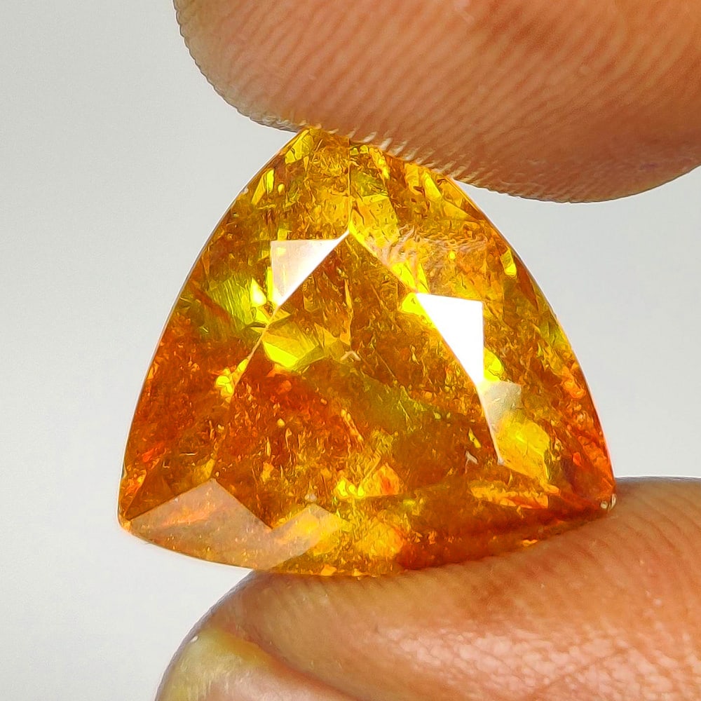 12.45 Ct Natural Sphalarite Trillion Cut: Weight : 12.45 Ct / Dimensions : 14.10 x 14.10 x 9.30 mm / Shape : Trillion Cut / Color : Orange / Transparency : Transparent / Treatment : No any treatment