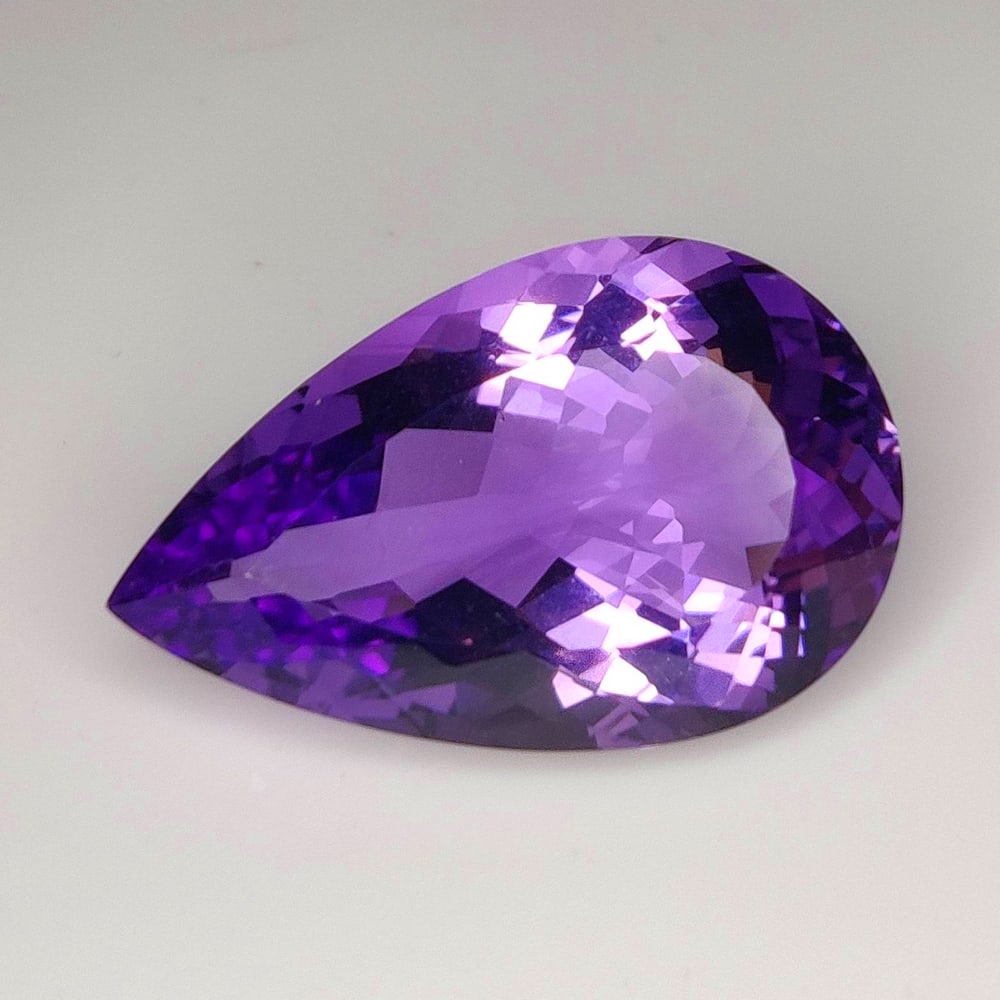 21.00 Ct Natural Purple Amethyst Pear Cut: Weight - 21.00 Ct / Dimensions - 25.00 x 16.00 x 10.00 mm / Shape - Pear Cut / Color - Purple / Clarity - VVS / Origin -Brazil / Treatment - Heated