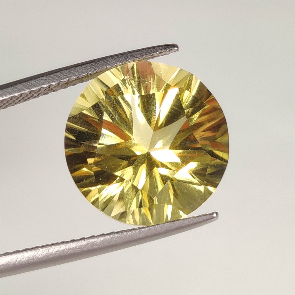 9.43 Ct Natural Yellow Citrine Round Cut: Weight - 9.43 Ct / Size - 14.00 x 14.00 x 10.00 mm / Shape - Round Cut / Color - Yellow / Clarity - VVS / Origin - Brazil / Treatment - Heated