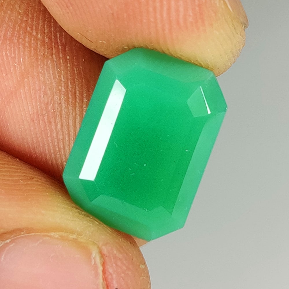 5.72 Ct Natural Green Chrysoprase Octagon Cut (1 of 2)