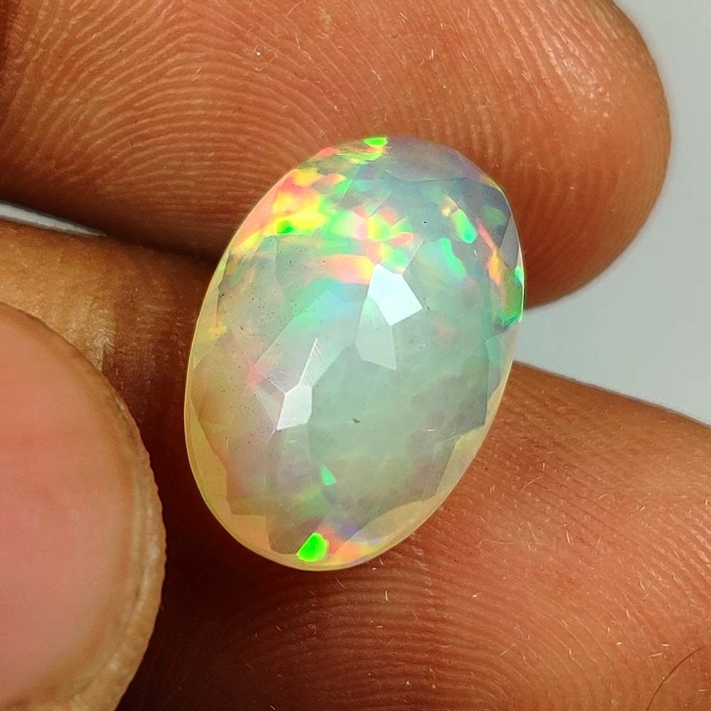 3.72 Ct Natural Multicolor Welo Opal Flash Fire Oval Cut - 3