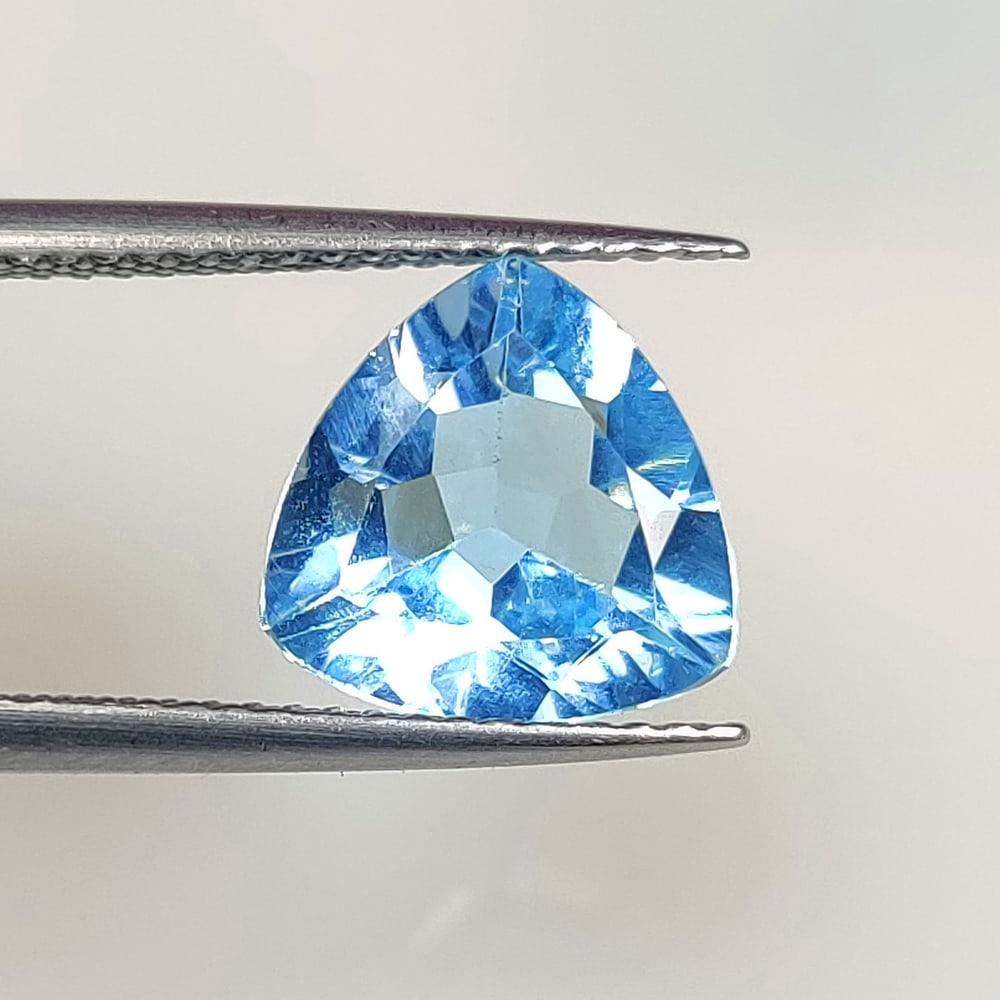 3.19 Ct Natural Blue Topaz Trillion Cut: Weight - 3.19 Ct / Dimensions - 10.00 x 10.00 x 4.80 mm / Shape - Trillion Cut / Color - Blue / Clarity - VVS / Origin - Brazil / Treatment - Irradiated