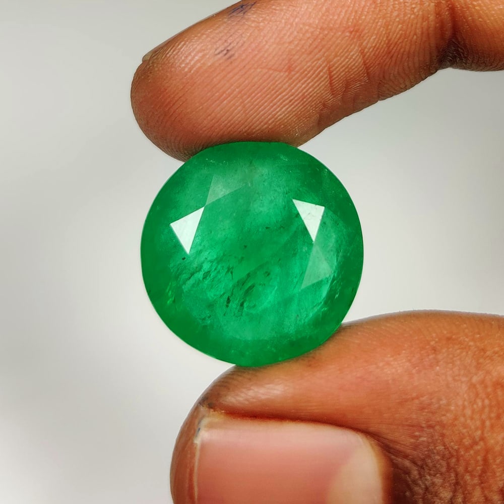 21.70 Ct Natural Zambian Green Emerald Round Cut (1 of 3)