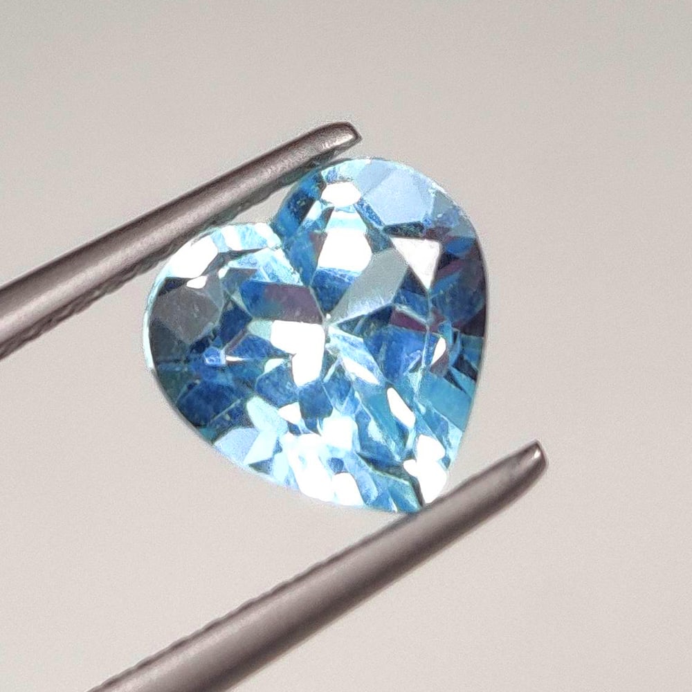 2.03 Ct Natural Aquamarine Heart Cut: Weight - 2.03 Ct / Dimensions - 8.00 x 8.00 x 5.30 mm / Shape - Heart Cut / Color - Blue / Clarity - VVS / Origin -India / Treatment - Heated