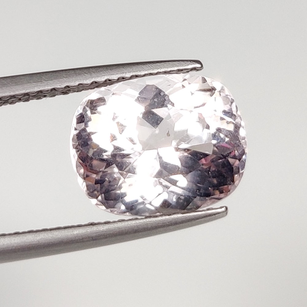 4.27 Ct Natural Peach Pink Morganite Cushion Cut: Weight - 4.27 Ct / Size - 11.00 x 8.70 x 7.00 mm / Shape - Cushion Cut / Color - Light Pink / Clarity - VVS / Origin - Mozambique / Treatment - None