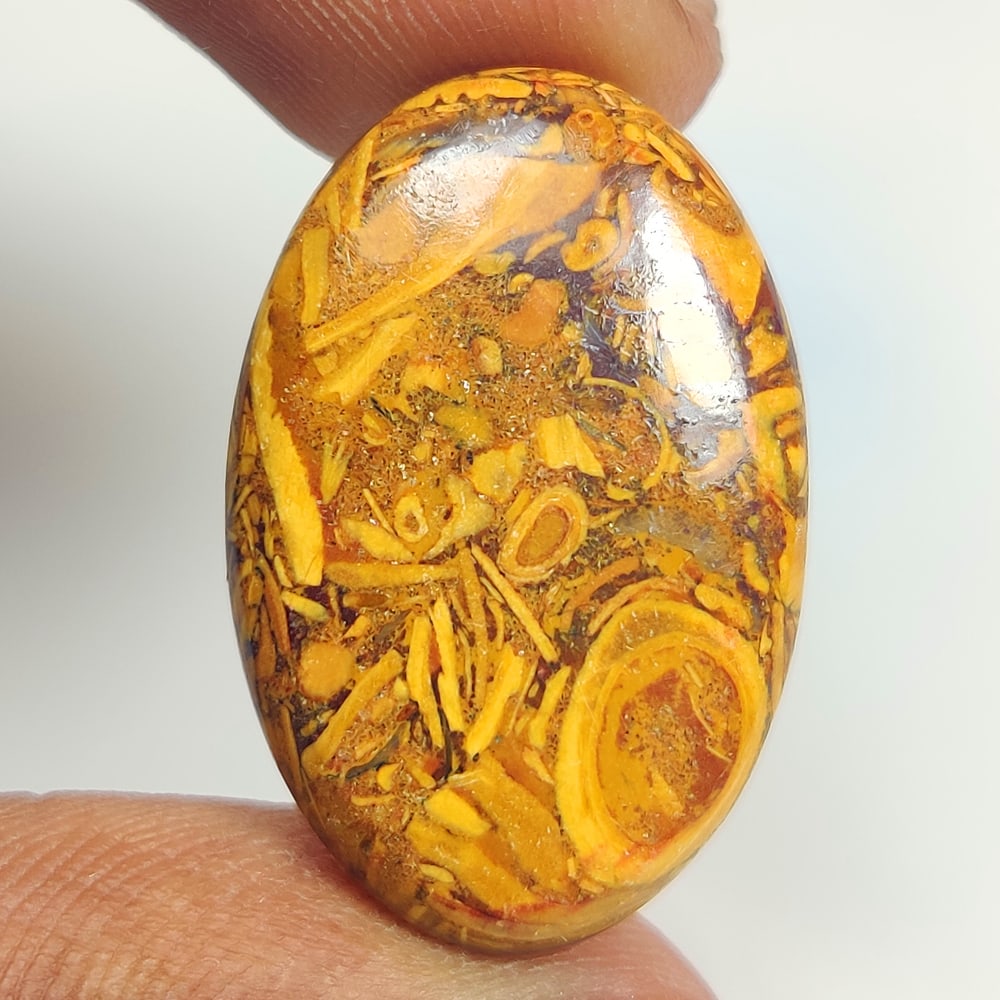 16.97 Ct Natural Mariam Japser Quartz Oval Cab: weight - 16.97 Ct / Dimensions - 28.00 x 17.90 x 4.20 mm / Shape & Cut - Excellent Oval Cab / Origin - Brazil / Comments - None
