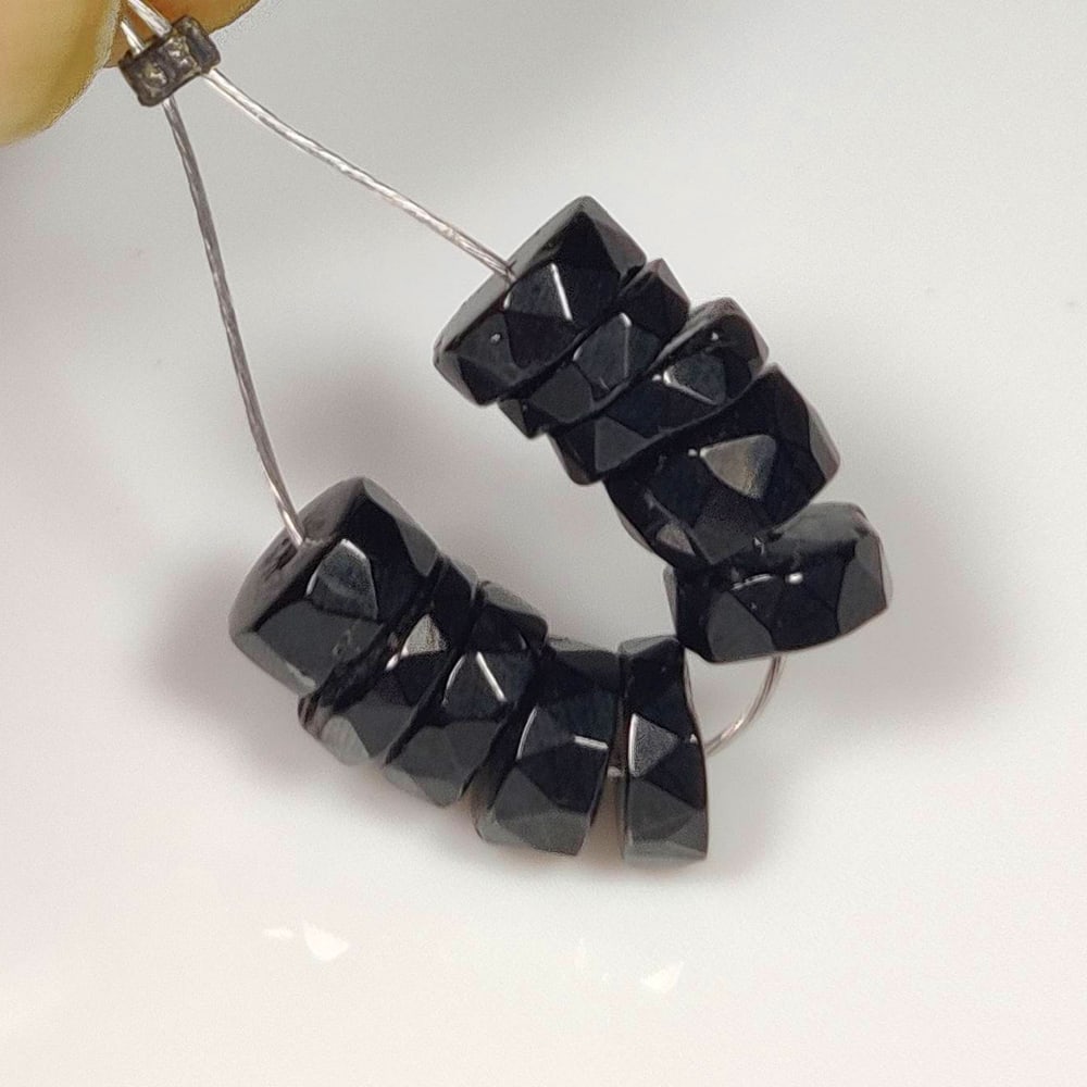 15.20 Ct Natural Black Onyx Round Beads: Weight - 15.20 Ct / Size - 6.50 - 6.70 mm / 10 Pc's / Shape - Round Beads / Clarity - Opaque / Origin - Brazil / Treatment - None
