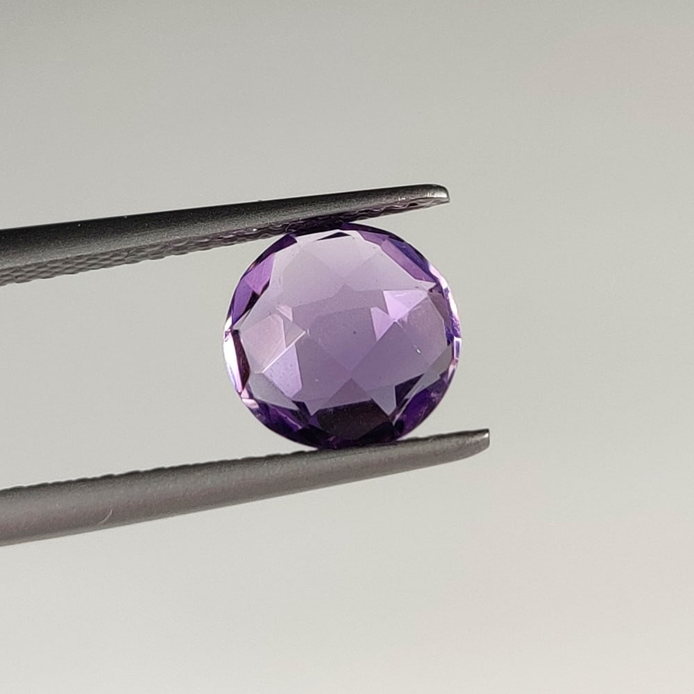 1.76 Ct Natural Purple Amethyst Round Cut: Weight - 1.76 Ct / Dimensions - 8.10 x 8.10 x 4.20 mm / Shape - Round Cut / Color - Purple / Clarity - VVS / Origin -Brazil / Treatment - Heated