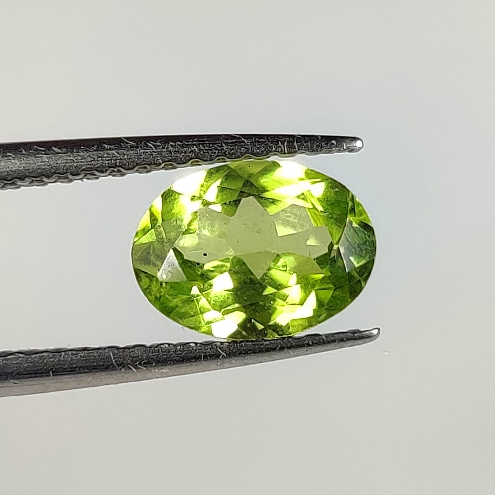 1.27 Ct Natural Green Peridot Oval Cut (1 of 2)