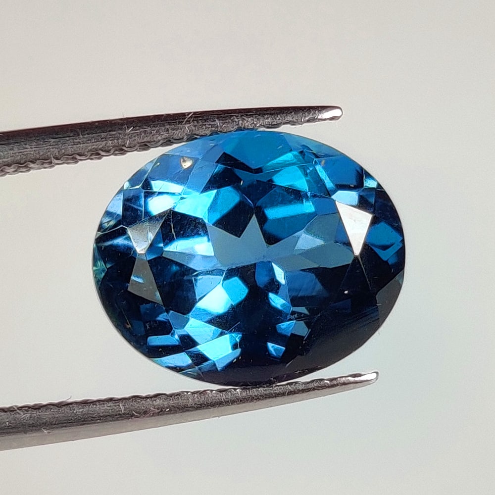 4.85 Ct Natural London Blue Topaz Oval Cut (1 of 2)