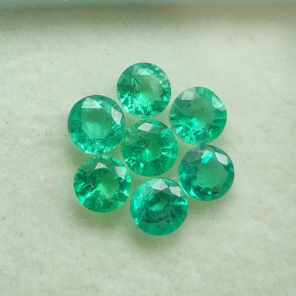 1.31 Ct Natural Zambian Green Emerald Round Necklace Set: Weight - 1.31 Ct / Dimensions - 3.60 x 2.20 - 3.60 x 2.40 mm / 7 Pc's / Shape - Round Cut / Color - Green / Clarity - VS-2 / Origin - Zambia / Treatment - Natural Emeralds are commonly enhanced by oil