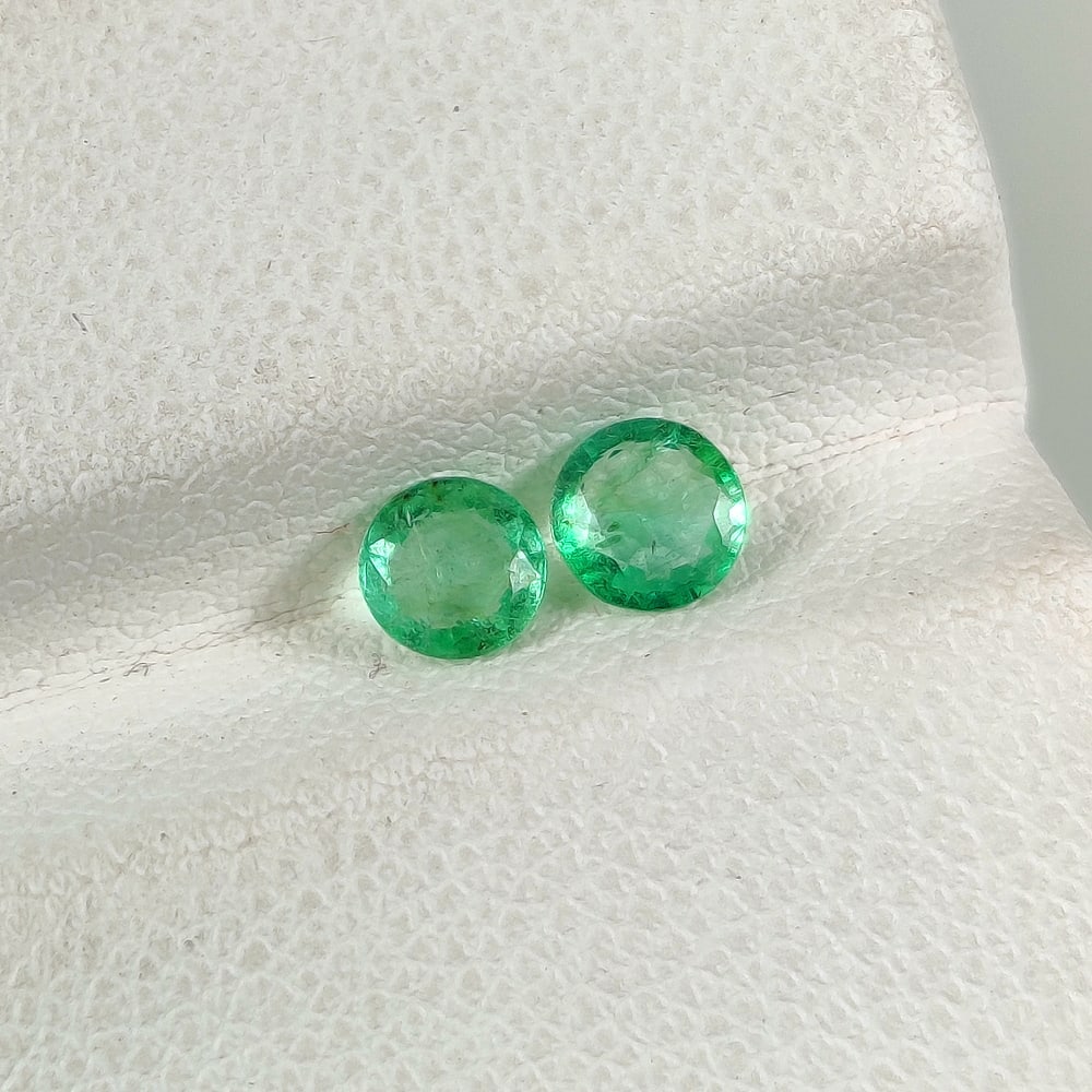 0.57 Ct Natural Zambian Green Emerald Round Cut Pair: Weight - 0.57 Ct / Dimensions - 4.30 x 4.30 x 2.10 mm / 2 PC's / Shape - Round Cut / Color - Green / Clarity - SI / Origin - Zambia / Treatment - Natural Emeralds are commonly enhanced by oil