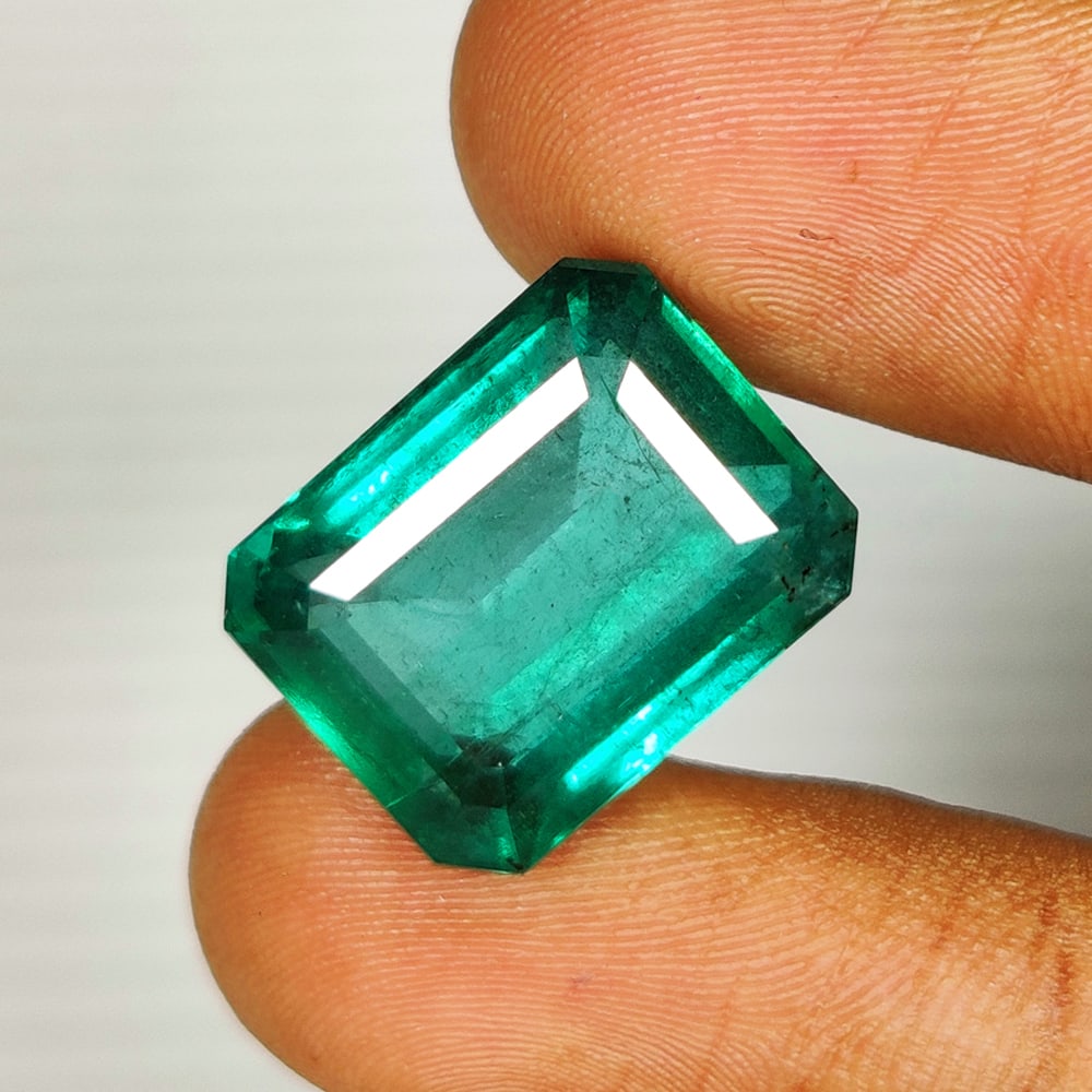 20.25 Ct Natural Top Quality Zambian Emerald Octagon Cut: Weight - 20.25 Ct / Size - 17.10 x 13.50 x 10.20 mm / Shape - Octagon Cut / Color - Green / Clarity - SI / Origin - Zambia / Treatment - Natural Emeralds are commonly enhanced by oil