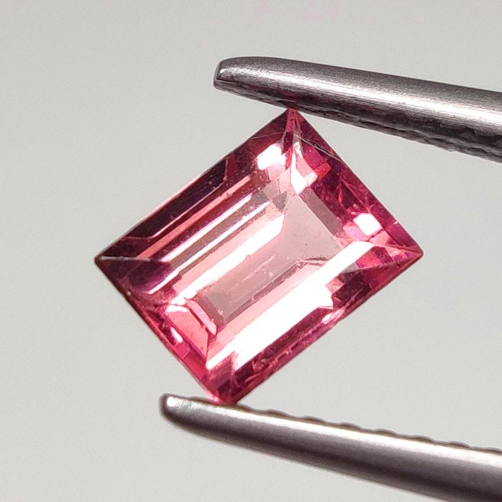 0.86 Ct Natural Pink Tourmaline Octagon Cut (1 of 2)