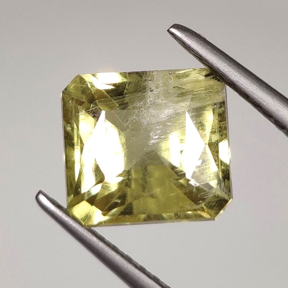 3.25 Ct Natural Color Change Diaspore Octagon Cut: Weight - 3.25 Ct / Size - 8.50 x 8.00 x 5.50 mm / Shape - Octagon Cut / Color - Color Cahnge / Clarity - VVS / Origin - Turkey / Treatment - None