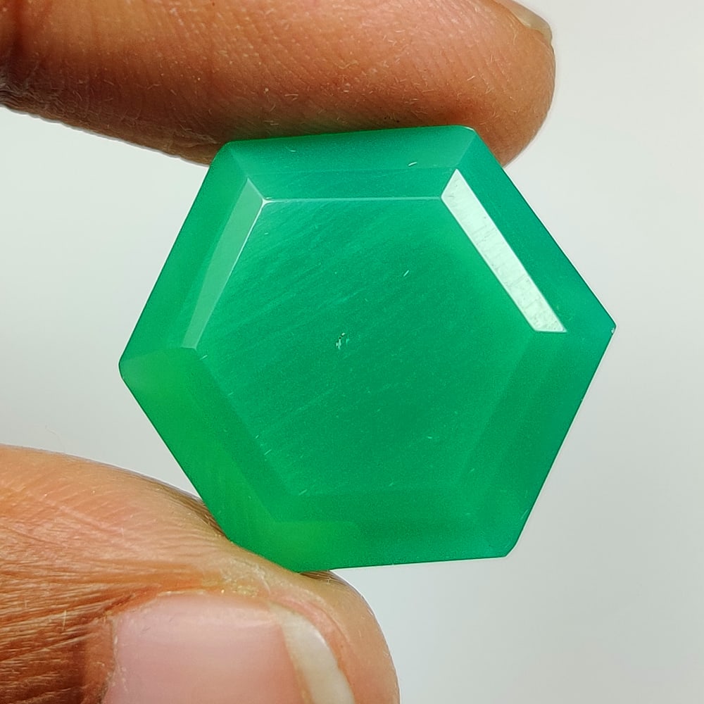 13.38 Ct Natural Chrysoprase Hexagon Cut: Weight - 13.38 Ct / Size - 18.00 x 16.00 x 8.60 mm / Shape - Hexagon Cut / Color - Green / Clarity - Opaque / Origin - Brazil / Treatment - Heated