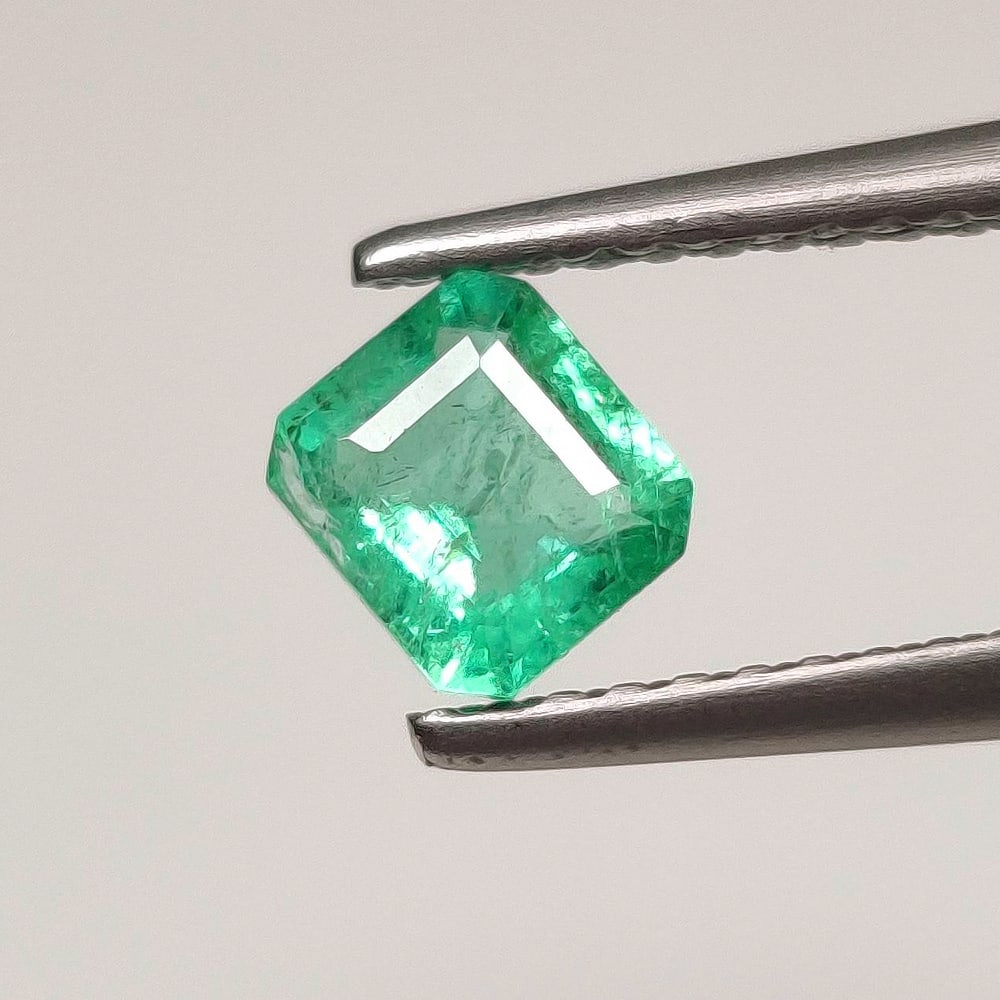 0.50 Ct Natural Zambian Emerald Octagon cut: Weight -0.50 Ct / Size - 5.00 x 4.50 x 3.00 mm / Shape - Octagon Cut / Color - Green / Clarity - SI / Origin - Zambia / Treatment - Natural Emeralds are commonly enhanced by oil
