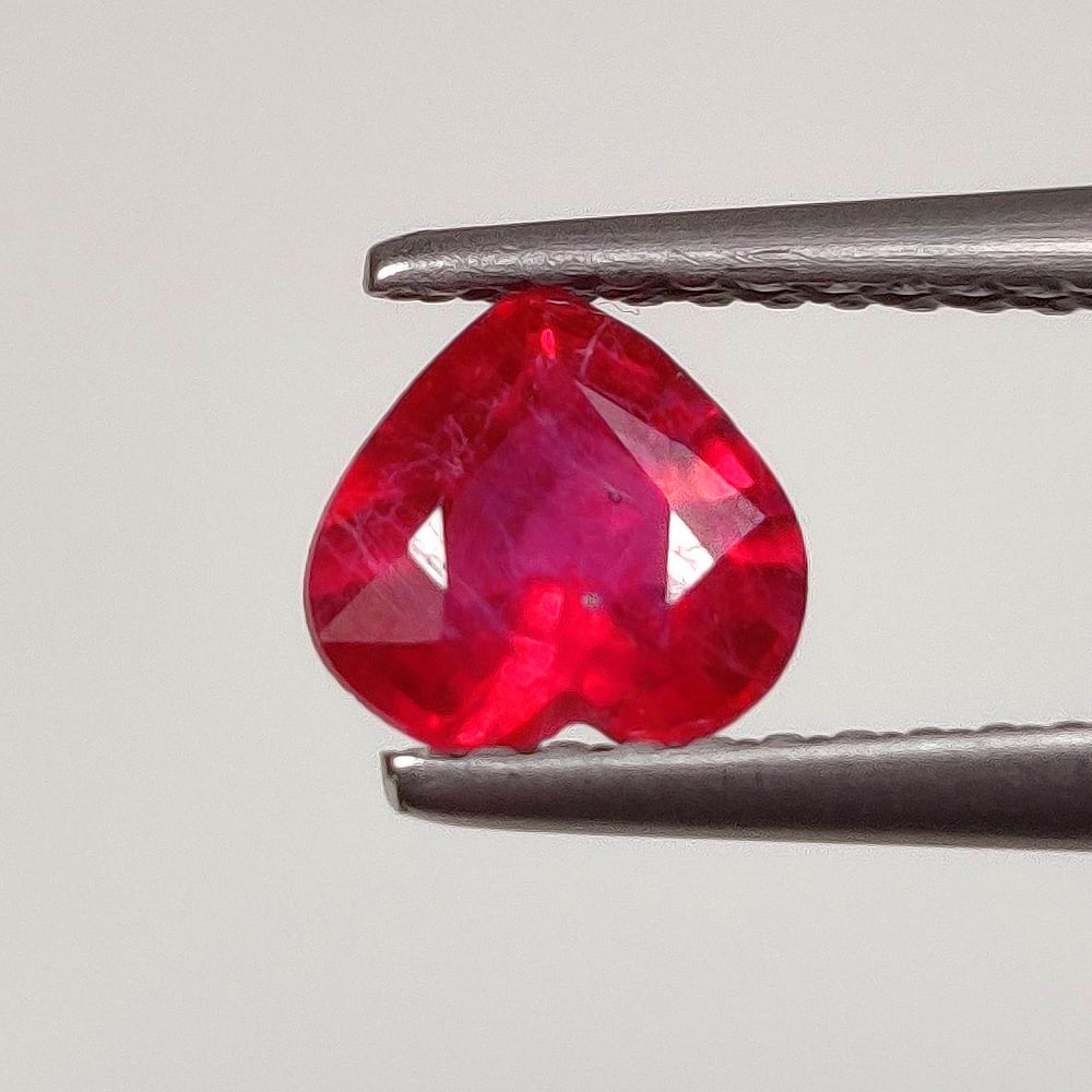 0.84 Ct Natural Pinkish Red Ruby Heart Cut (1 of 2)