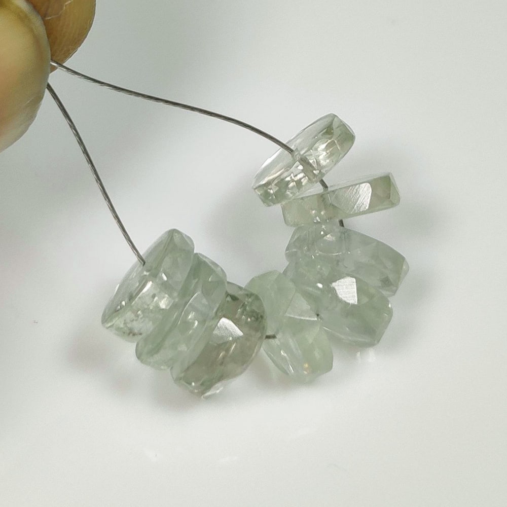 11.97 Ct Natural Green Amethyst Round Cut Beads (1 of 2)