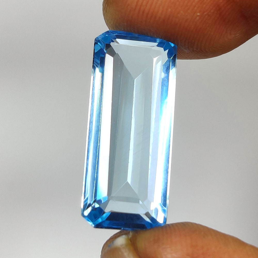 14.40 Ct Natural Blue Topaz Octagon Cut: Weight - 14.40 Ct / Dimensions - 22.00 x 9.60 x 6.00 mm / Shape - Octagon Cut / Color - Blue / Clarity - VVS / Origin - Brazil / Treatment - Irradiated