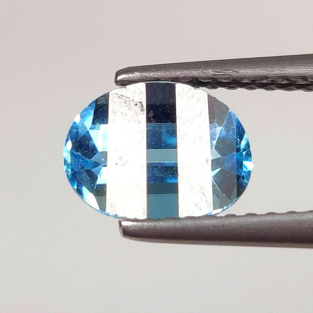 1.51 Ct Natural Blue Topaz Fancy Oval Cut: Weight - 1.51 Ct / Dimensions - 8.20 x 6.20 x 4.10 mm / Shape - Fancy Oval Cut / Color - Blue / Clarity - VVS / Origin - Brazil / Treatment - Irradiated