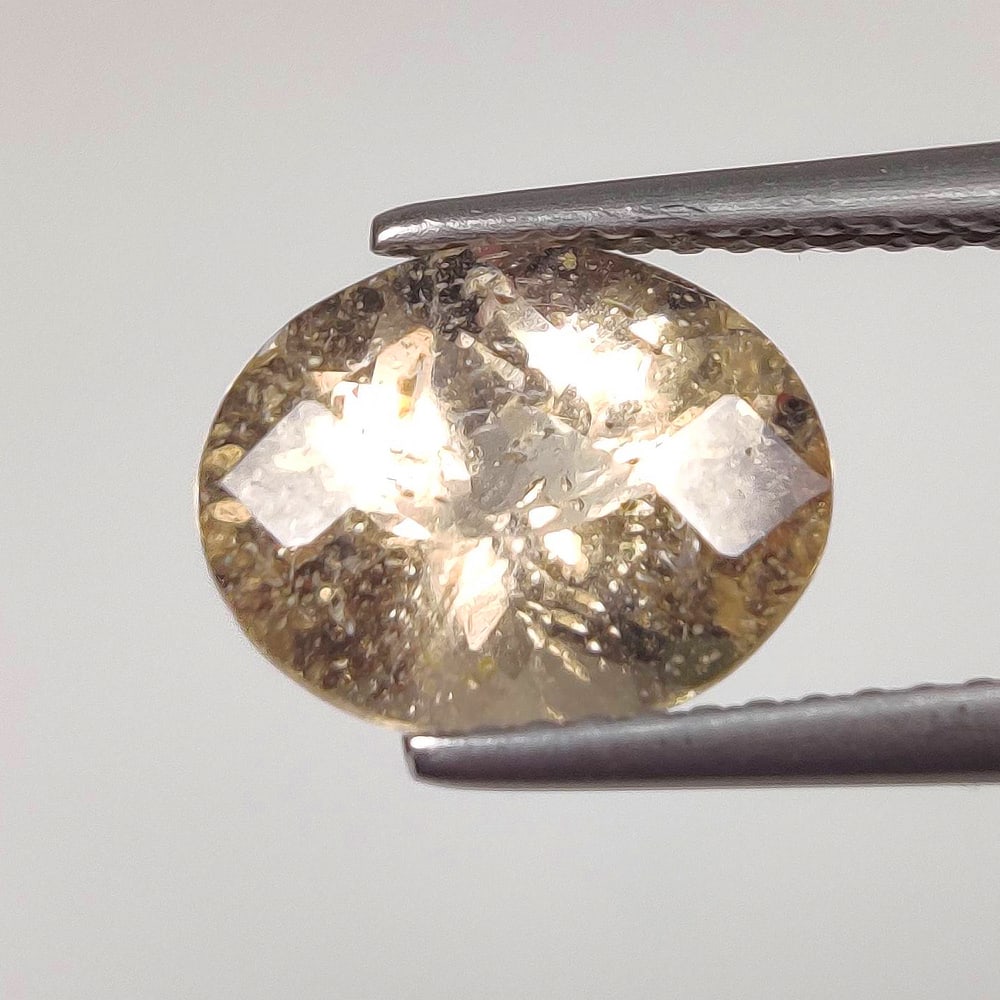 2.34 Ct Natural Peach Pink Morganite Oval Cut: Weight - 2.34 Ct / Size - 10.00 x 8.00 x 6.00 mm / Shape - Oval Cut / Color - Light Pink / Clarity - VVS / Origin - Mozambique / Treatment - None