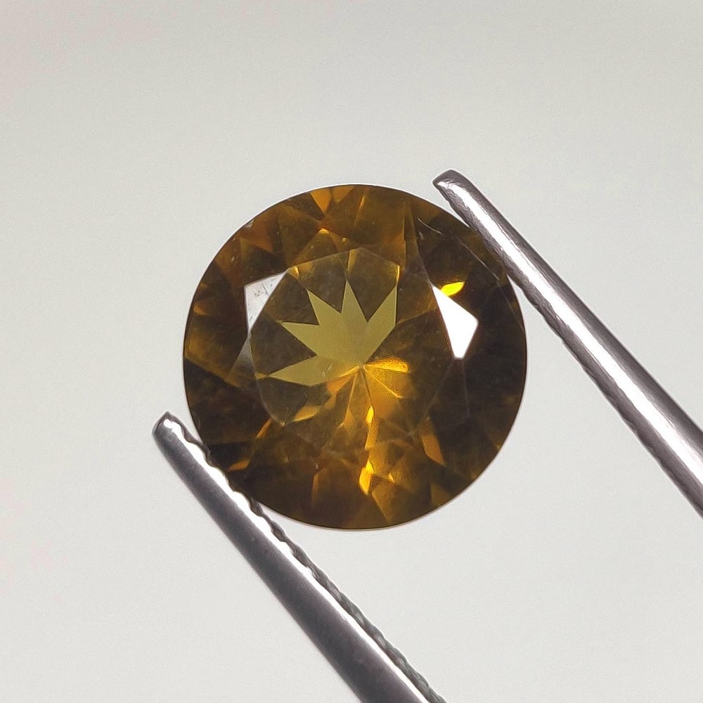 2.45 Ct Natural Honey Quartz Round Cut: Weight - 2.45 Ct / Dimensions -9.00 x 9.00 x 6.00 mm / Shape - Round Cut / Color - Yellow / Clarity - VVS / Origin - Brazil / Treatment - Heated
