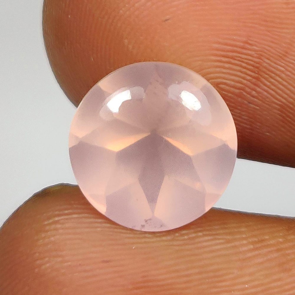 3.66 Ct Natural Rose Quartz Round Cab: Weight - 3.66 Ct / Dimensions - 10.00 x 10.00 x 7.40 nn / Top Class Quality / Round Cab / Origin - Brazil / Comments - None
