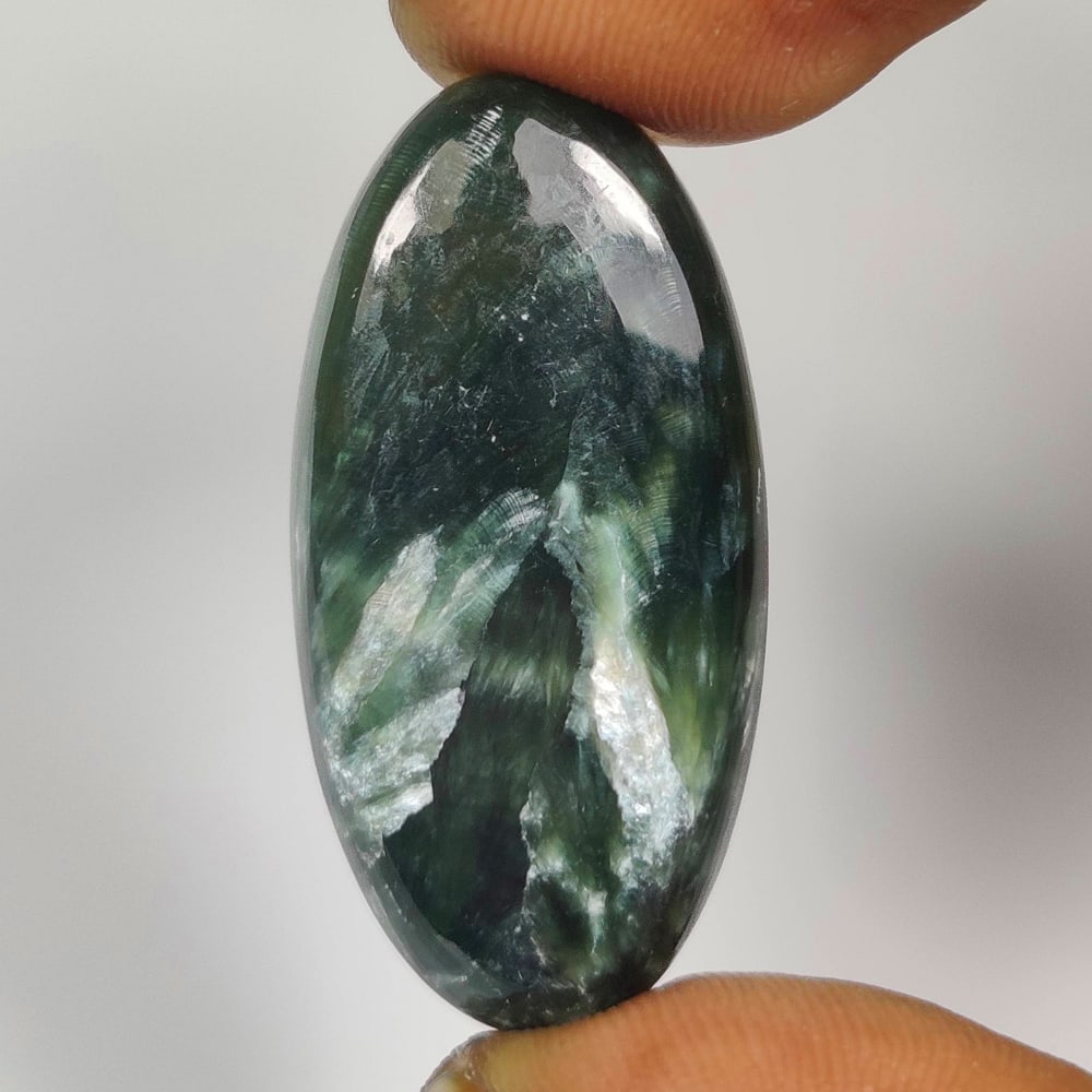 24.80 Ct Natural Serphinite Oval Cab: weight - 24.80 Ct / Dimensions - 35.00 x 16.60 x 5.40 mm / Shape - Excellent Oval Cab / Origin - Brazil / Treatment - None