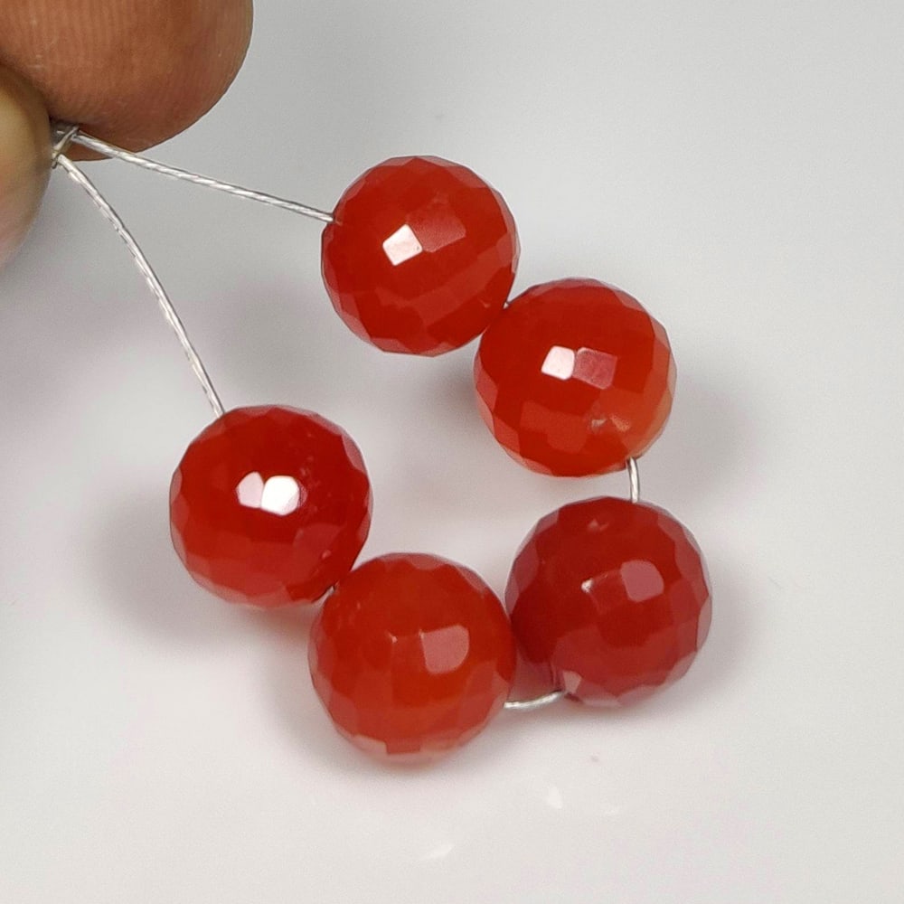 20.35 Ct Natural Orange Carnelian Round Ball Beads: Weight - 20.35 Ct / Dimensions - 8.40 - 8.70 mm / Shape & Cut - Round Ball Beads / Transparency - Semi - Opaque / Origin - Brazil