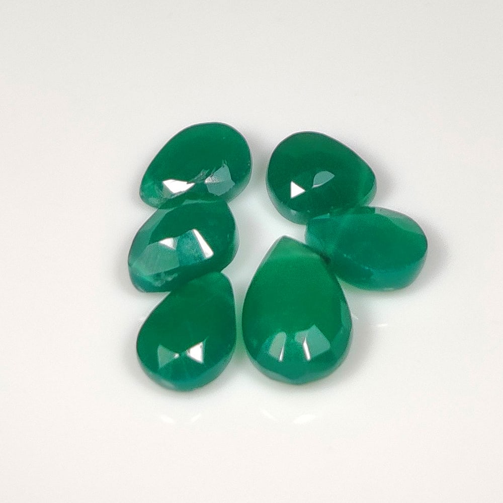 13.30 Ct Natural Green Onyx Pear Cut Beads: Weight - 13.39 Ct / Dimensions - 8.7x7.2 - 12.2x8.2 mm / 6 Pc's / Shape - Pear Cut Beads / Clarity - Transparent / Origin - Brazil / Treatment - None