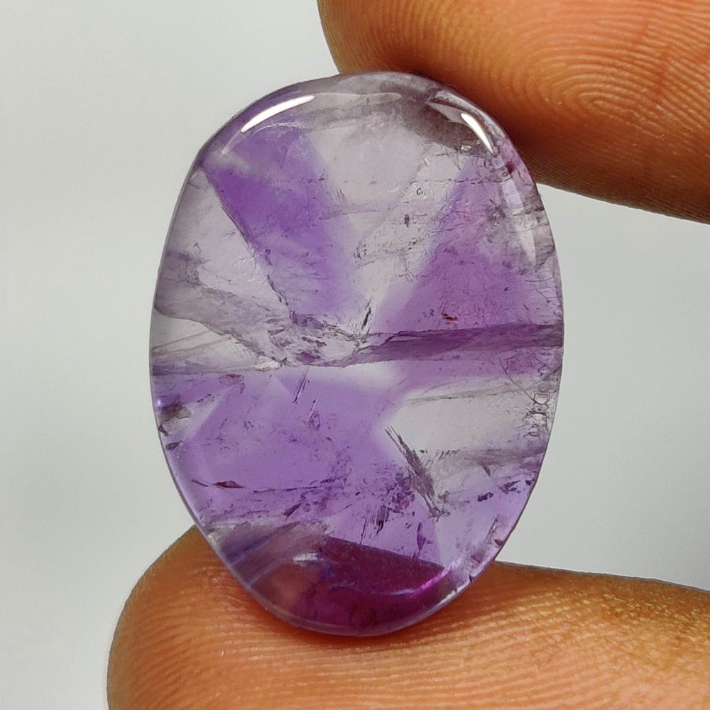 13.68 Ct Natural Star Amethyst Oval Cab: Weight - 13.68 Ct / Size -22.00 x 15.50 x 4.50 mm / Shape - Oval Cab / Color - Purple / Clarity - VVS / Origin - Brazil / Treatment - Heated