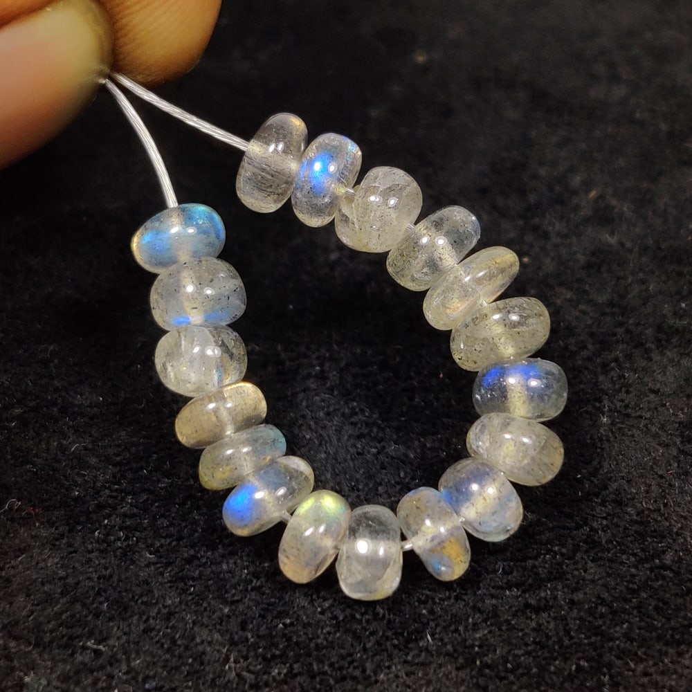 11.14 Ct Natural Blue Shaded Labradorite Round Beads (1 of 2)