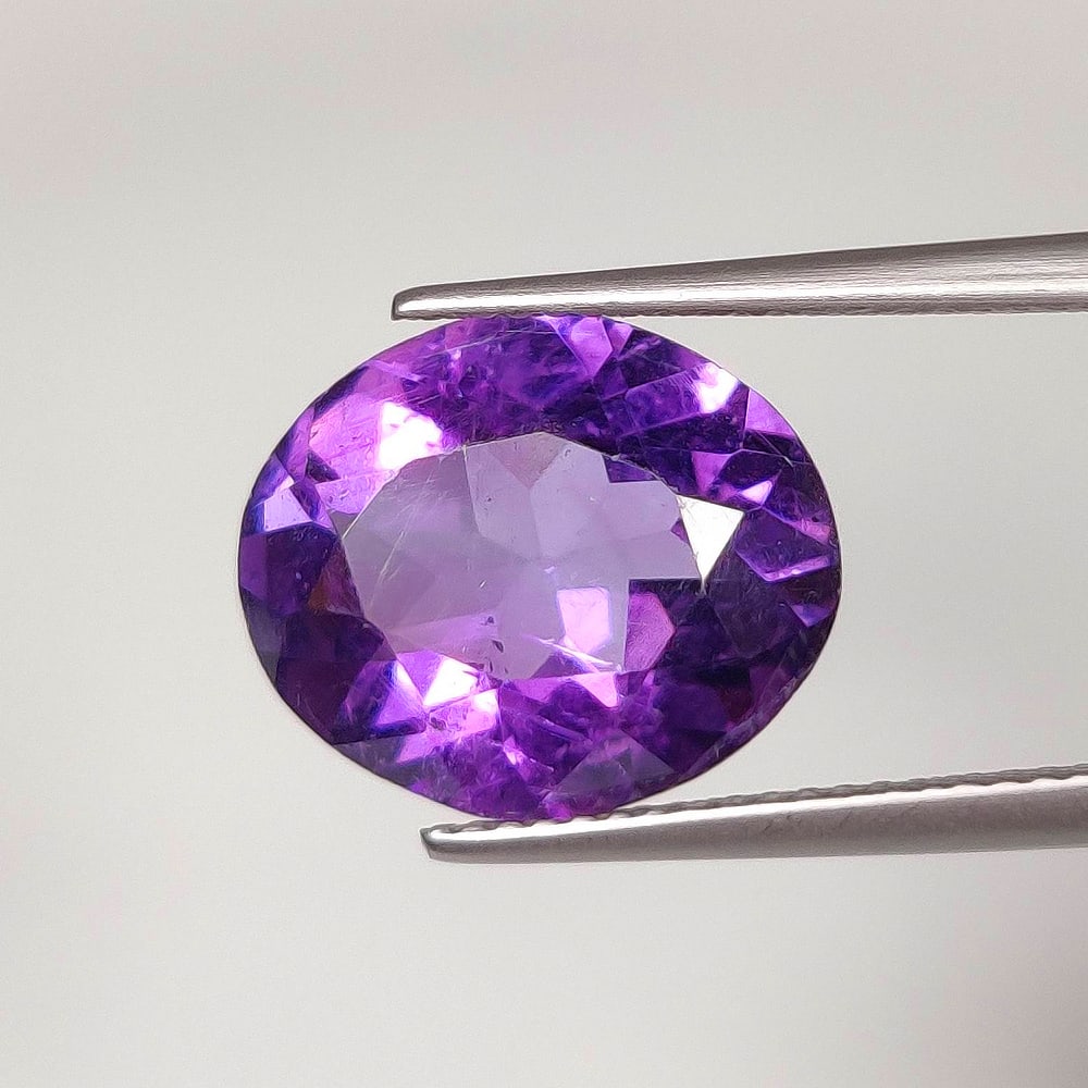 5.80 Ct Natural Purple Amethyst Oval Cut: Weight - 5.80 Ct / Dimensions -14.10 x 11.90 x 7.00 mm / Shape - Oval Cut / Color - Purple / Clarity - VVS / Origin -Brazil / Treatment - Heated