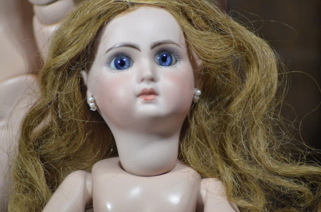 BLONDE HUMAN HAIR DOLL WIG (1 of 3)